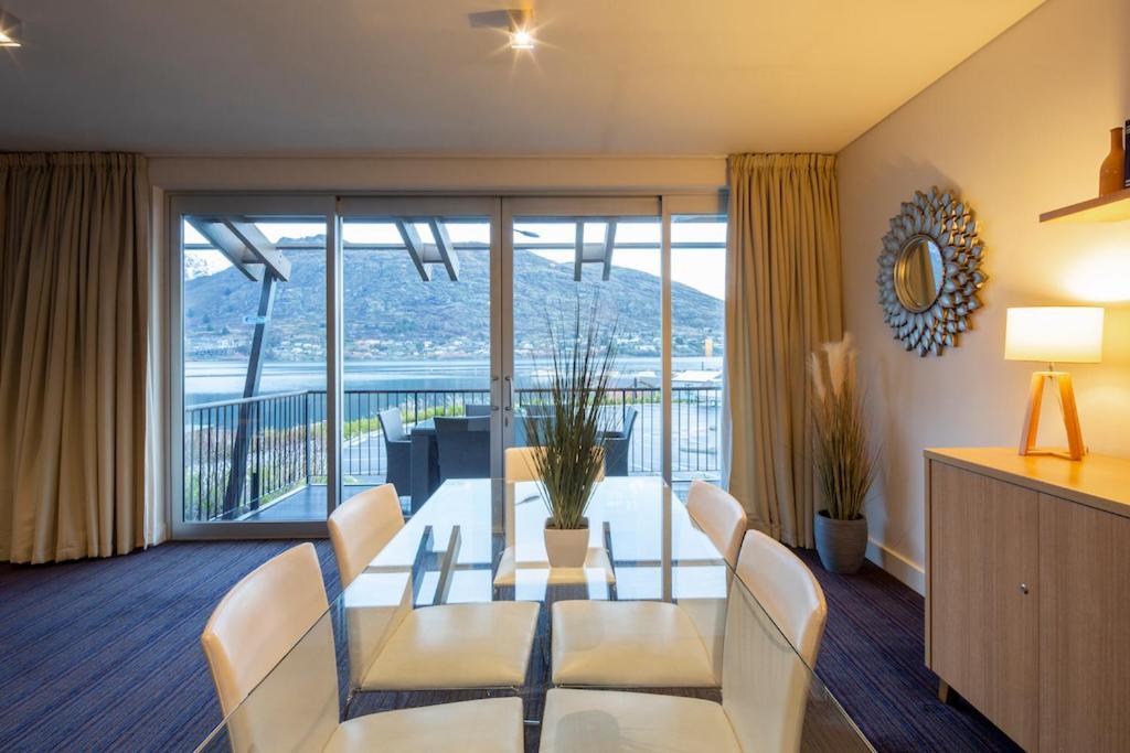 Absolute Lakefront Location - 3 Bedroom Apartment Queenstown Exterior foto